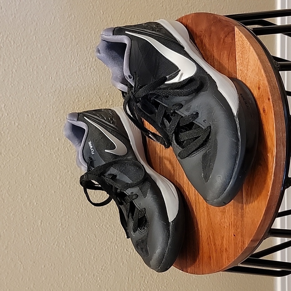 NIKE WOMENS VOLLEYBALL SHOES